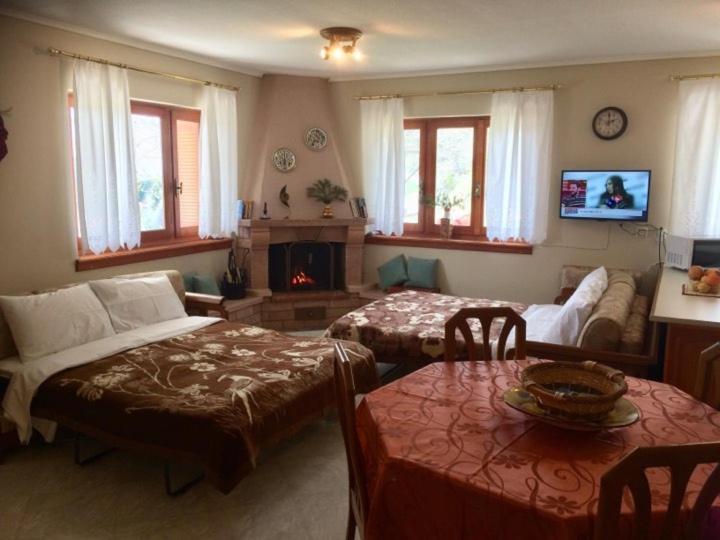 Mikro Katafygio Lodge