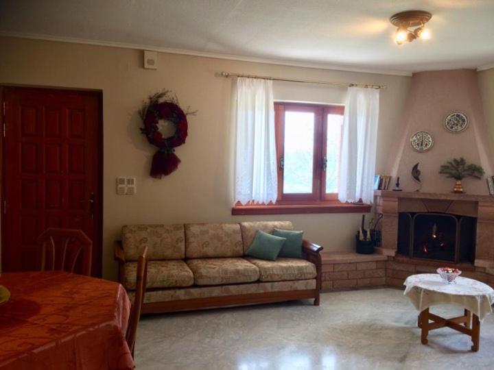 Mikro Katafygio Lodge *